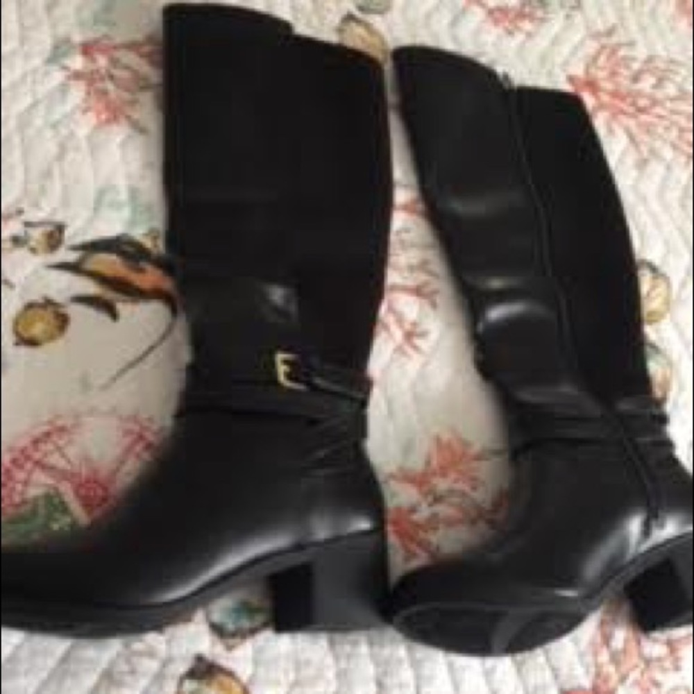 Fiona Boots NWT
